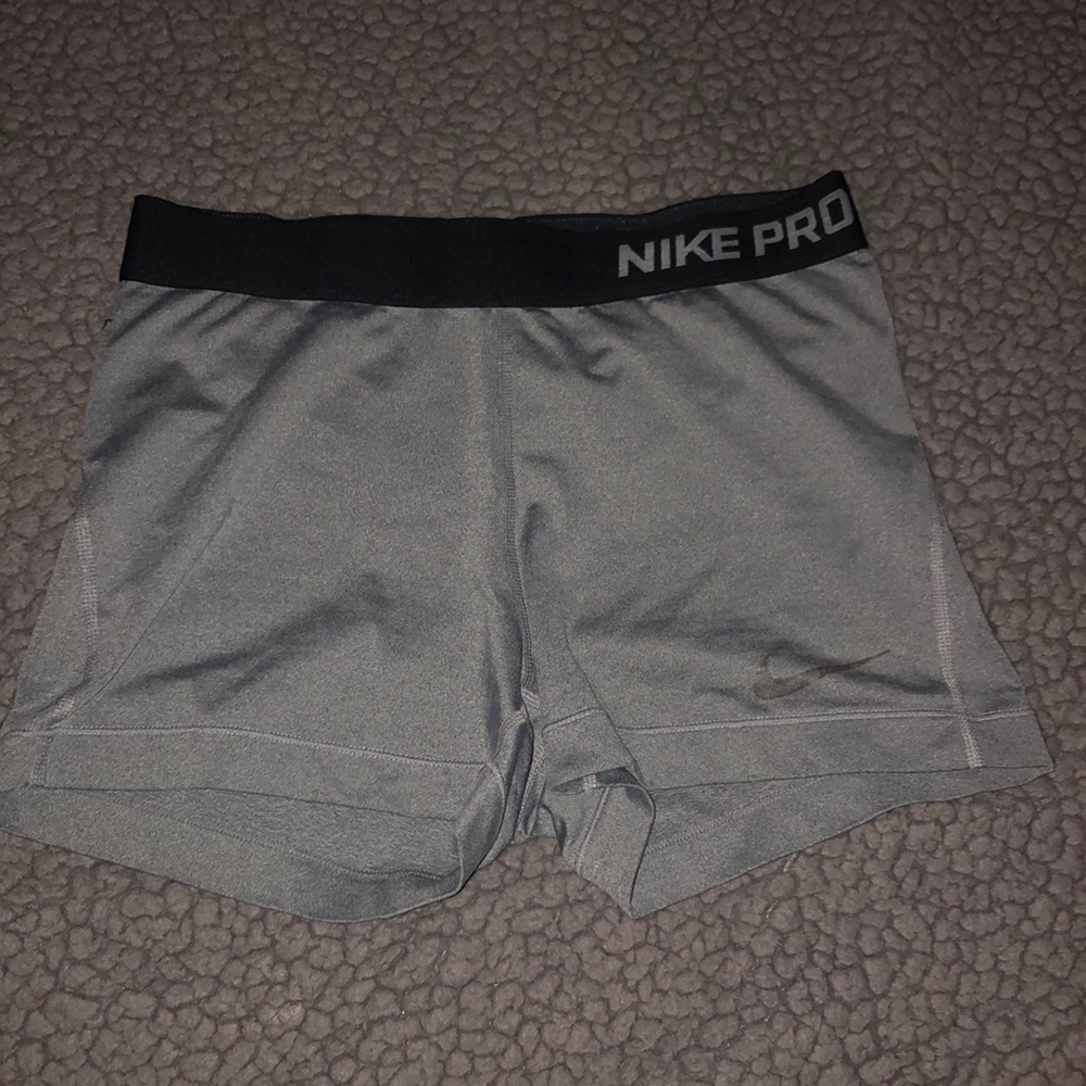 Nike Pros Size M